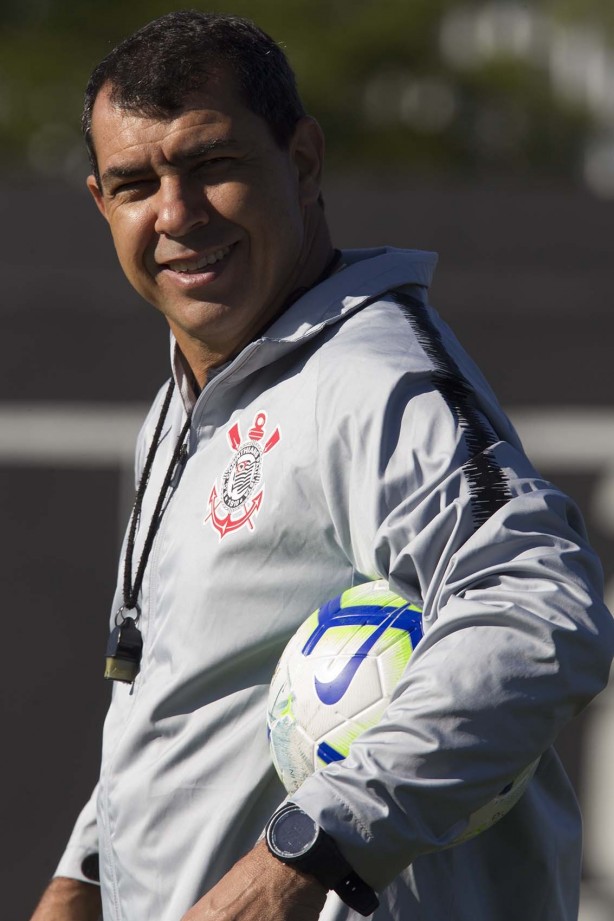 Carille durante treino que prepara o time para jogo amistoso contra o Londrina
