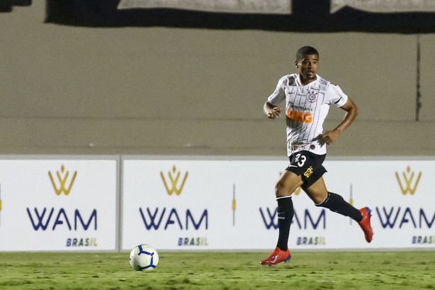 Daniel Marcos durante amistoso entre Vila Nova e Corinthians