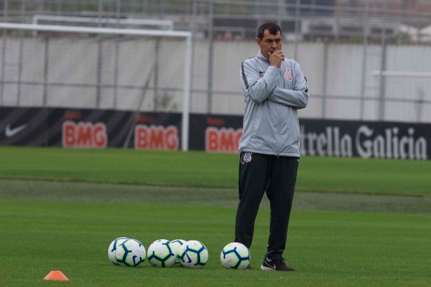 Fábio Carille durante treino que prepara a equipe do Corinthians para amistoso contra o Londrina