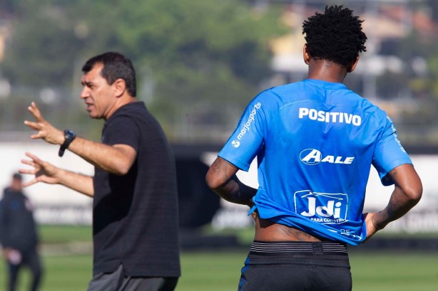 Fábio Carille no treinamento desta sexta-feira no CT Joaquim Grava