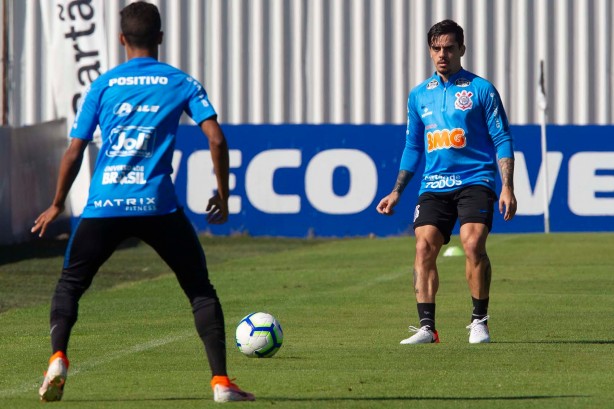 Fagner no treinamento desta sexta-feira no CT Joaquim Grava
