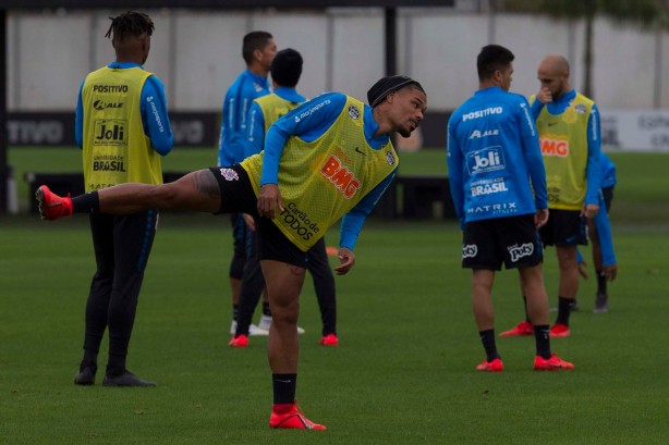 Júnior Urso durante treino que prepara a equipe do Corinthians para amistoso contra o Londrina