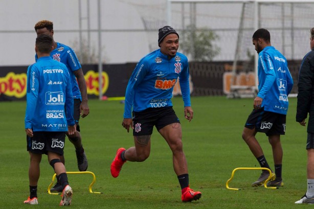 Júnior Urso durante treino que prepara a equipe do Corinthians para amistoso contra o Londrina