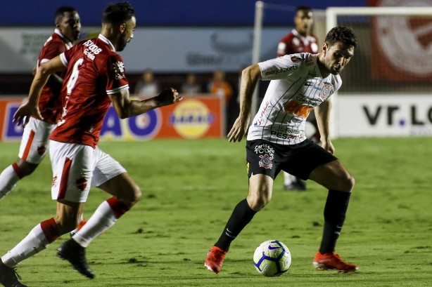 Mauro Boselli durante amistoso entre Vila Nova e Corinthians