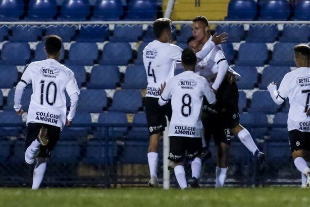 Por 2 a 0, Corinthians supera Grêmio e está próximo da final do Brasileiro Sub-17