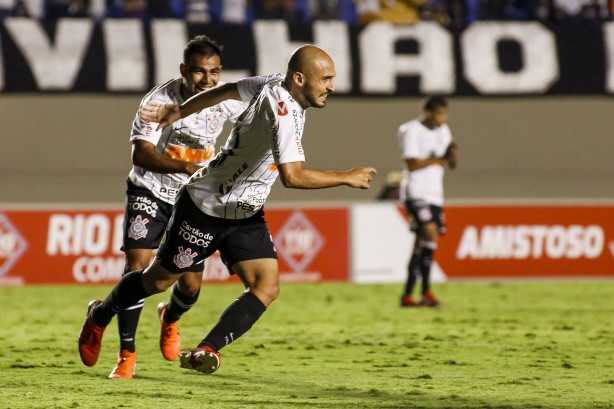Régis marcou gol durante amistoso entre Vila Nova e Corinthians