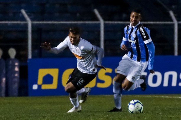 Timãozinho Sub-17 venceu o Grêmio e está a um passo da final do Brasileiro da categoria