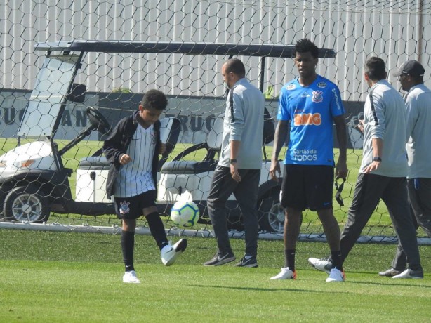 Gil com o filho Gilzinho no treino realizado na manhã desta sexta