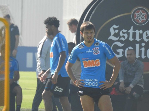 Já Romero não parece esbanjar tanta felicidade; contrato encerra neste domingo