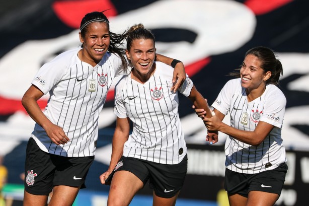 VIctória, Tamires e Millene no jogo contra o São Francisco, pelo Brasileiro Feminino