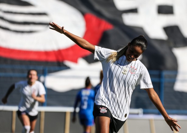 Corinthians aplicou goleada de 9 a 0 neste domingo
