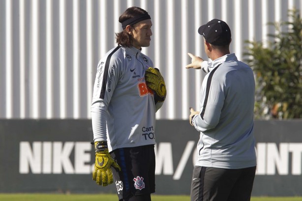 Jogadores do Corinthians treinam nesta sexta-feira