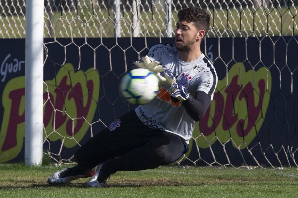 Jogadores do Corinthians treinam nesta sexta-feira