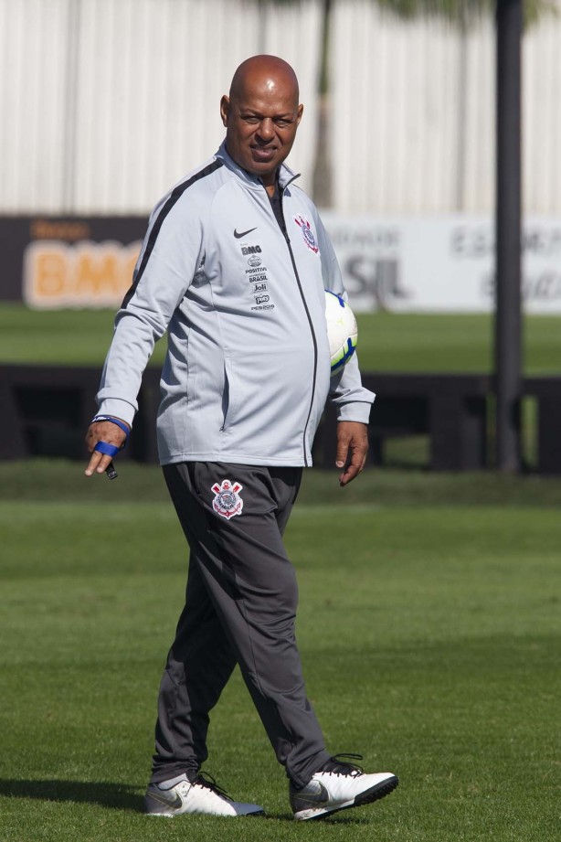 Jogadores do Corinthians treinam nesta sexta-feira