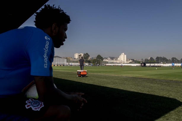 Jogadores do Corinthians treinam nesta sexta-feira