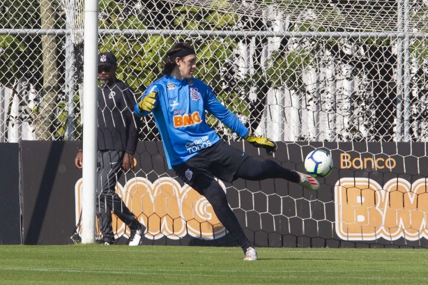 Jogadores do Corinthians treinam neste sábado
