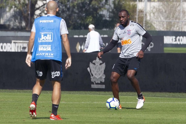 Jogadores do Corinthians treinam neste sábado