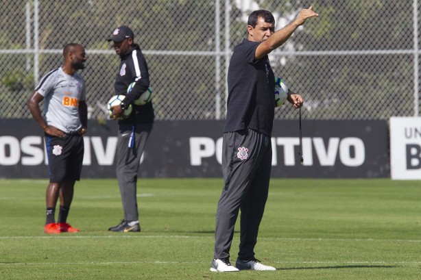 Jogadores do Corinthians treinam neste sábado