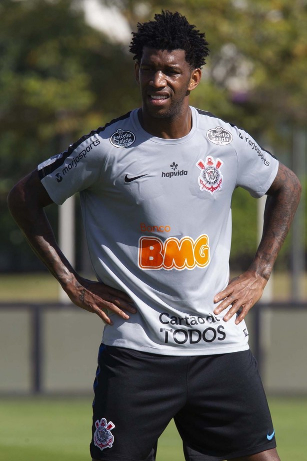 Jogadores do Corinthians treinam neste sábado