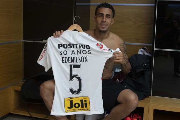 Gabriel no vestiário antes de Corinthians e CSA, pelo Campeonato Brasileiro