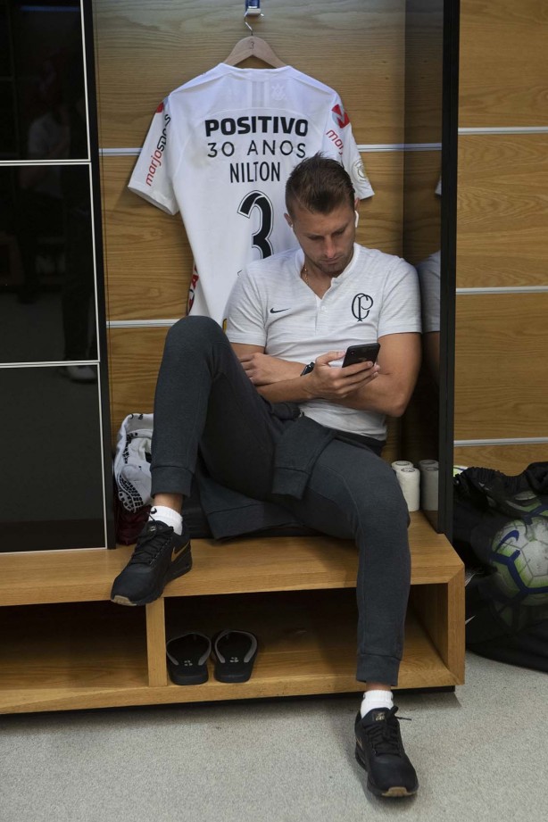 Henrique no vestiário antes de Corinthians e CSA, pelo Campeonato Brasileiro