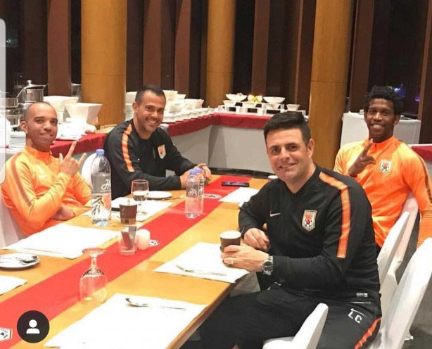 Gil, Diego Tardelli(hoje no Grêmio) e Fábio Lefundes durante jantar no clube chinês
