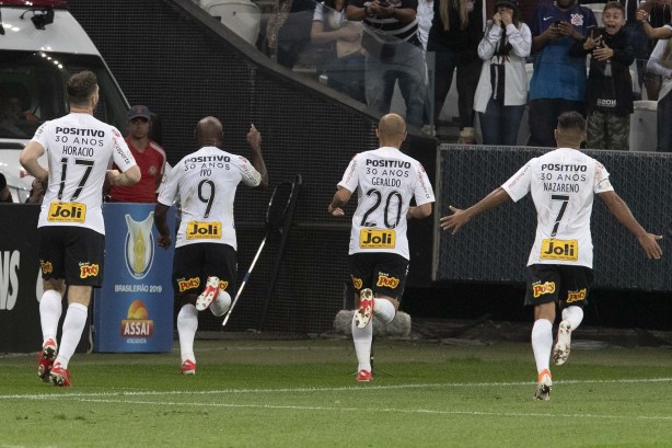Boselli, Love, Régis e Sornoza comemorando o gol contra o CSA