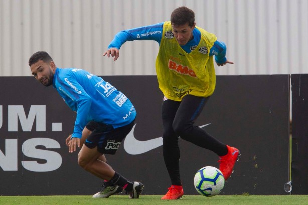 Clayson e Vital no treino desta quarta-feira, no CT Joaquim Grava