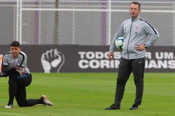 Leandro Idalino e Caíque França durante jogo-treino contra o Juventus, no CT Joaquim Grava