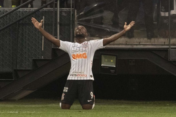 Love marcou o único gol do Corinthians contra o CSA, pelo Campeonato Brasileiro