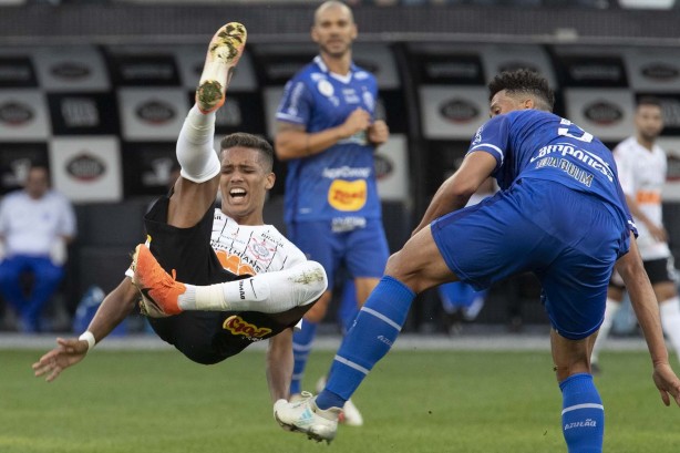 Pedrinho no jogo contra o CSA, pelo Campeonato Brasileiro