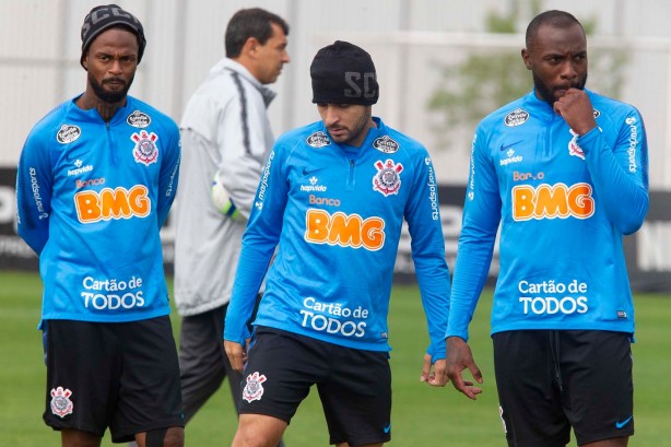 Renê, Régis e Manoel no treino desta quarta-feira, no CT Joaquim Grava