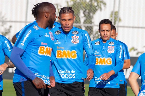Manoel, Urso e Jadson no treino nesta quinta-feira no CT Joaquim Grava