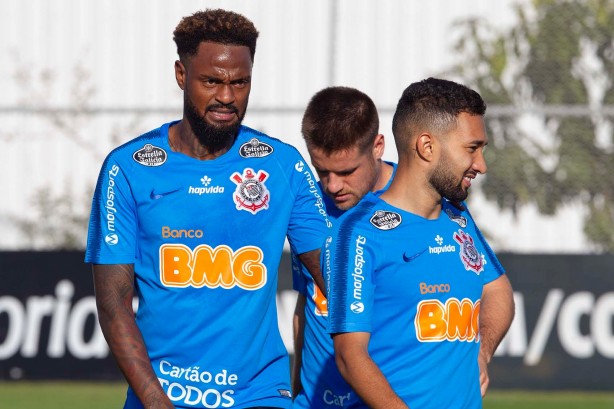 Renê, Ramiro e Clayson no treino nesta quinta-feira no CT Joaquim Grava