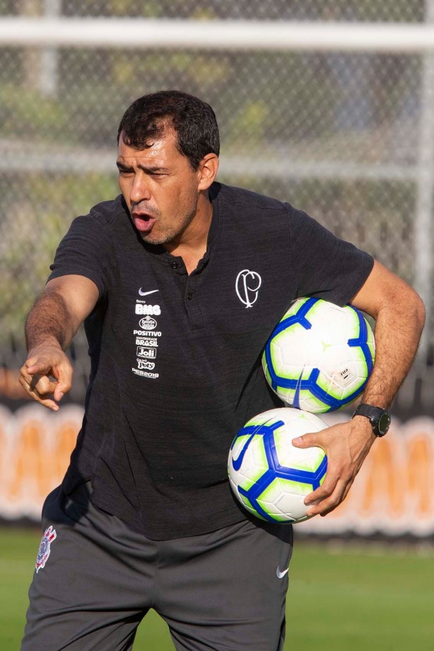 Treinador Fábio Carille no treino nesta quinta-feira no CT Joaquim Grava