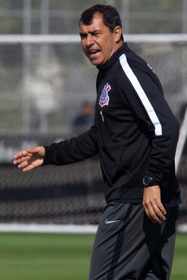 Carille durante o treino desta sexta-feira no CT Joaquim Grava