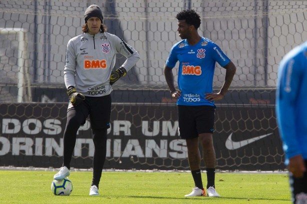 Cássio e Gil no último treino antes do jogo contra o Flamengo, pelo Brasileirão