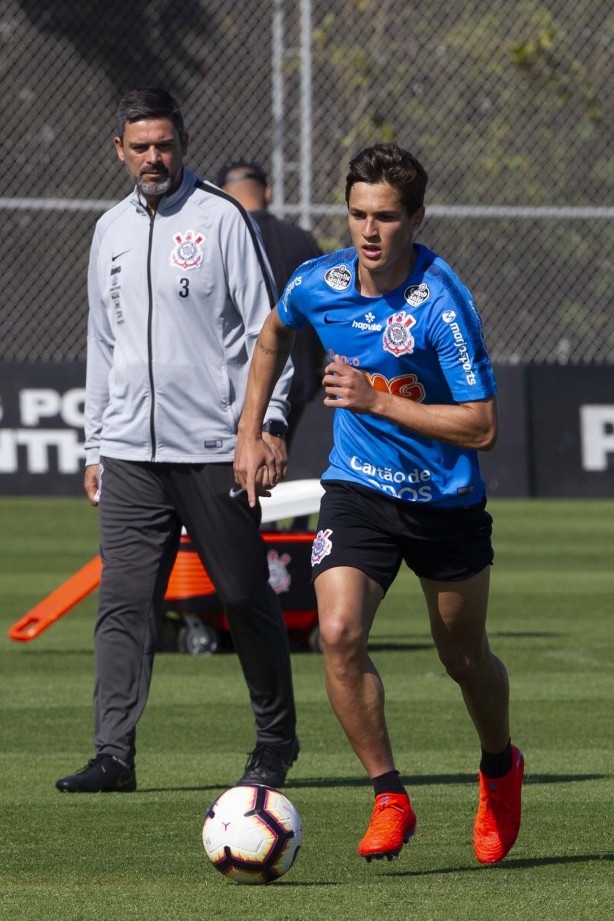 Cuca e Vital no treino desta terça-feira no CT Joaquim Grava