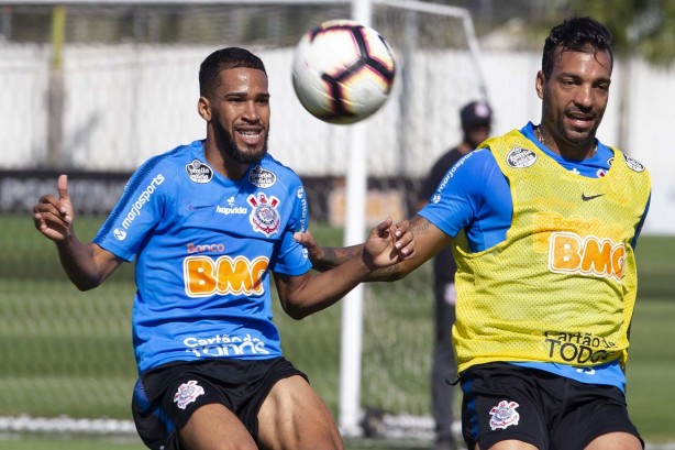 Everaldo e Michel no treino desta terça-feira no CT Joaquim Grava