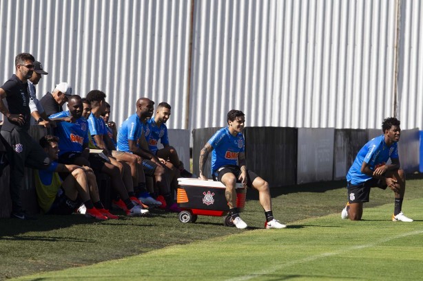 Fagner, Gil e cia. no treino desta terça-feira no CT Joaquim Grava