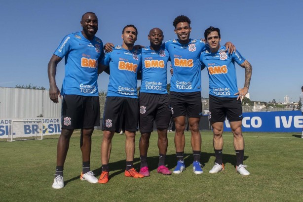 Manoel, Gabriel, Love, Urso e Fagner no treino desta terça-feira no CT Joaquim Grava