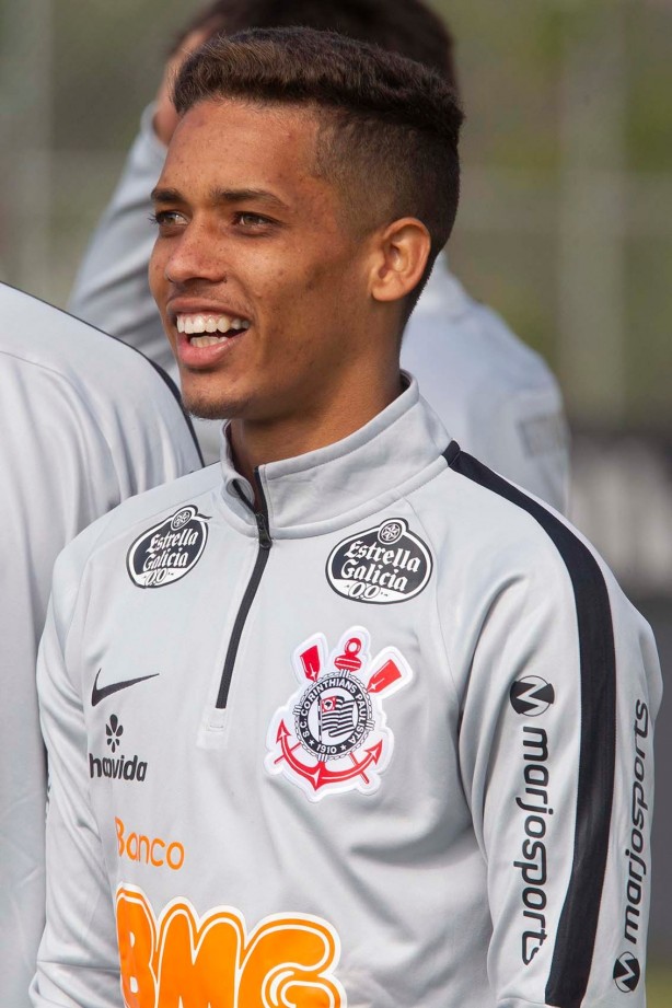 Pedrinho durante o treino desta sexta-feira no CT Joaquim Grava
