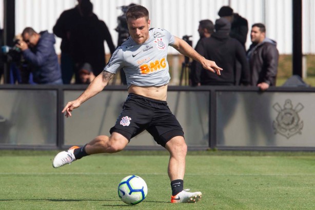 Ramiro durante o treino desta sexta-feira no CT Joaquim Grava