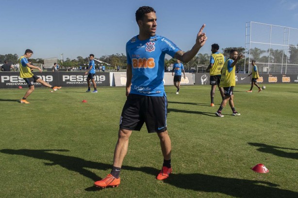 Volante Gabriel no treino desta terça-feira no CT Joaquim Grava
