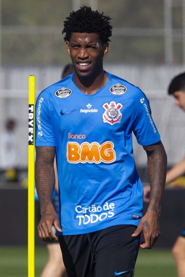 Zagueiro Gil no treino desta terça-feira no CT Joaquim Grava