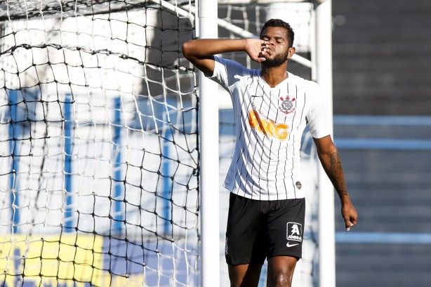 Atacante Nathan durante jogo contra a Ponte Preta, pelo Brasileirão Sub-20