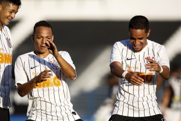 Janderson comemora gol contra a Ponte Preta, pelo Brasileiro Sub-20