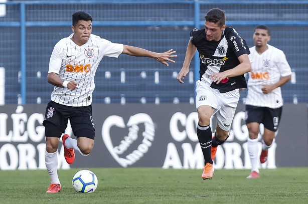 Roni durante jogo contra a Ponte Preta, pelo Brasileirão Sub-20