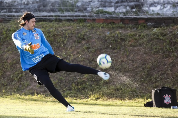 Arqueiro Cássio já treina em Fortaleza para duelo pelo Brasileirão, no domingo