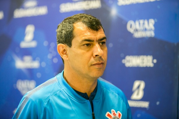 Carille chegando à Arena Corinthians para duelo contra o Montevideo Wanderers